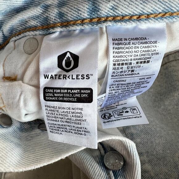 Levi's Premium Women 501 '81 Button Fly Tapered Leg Jeans 26x31 Ice Blue NWT - Picture 11 of 13